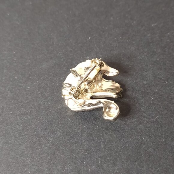 Pretty Little Swan Brooch With Green Eyes - Picture 8 of 8